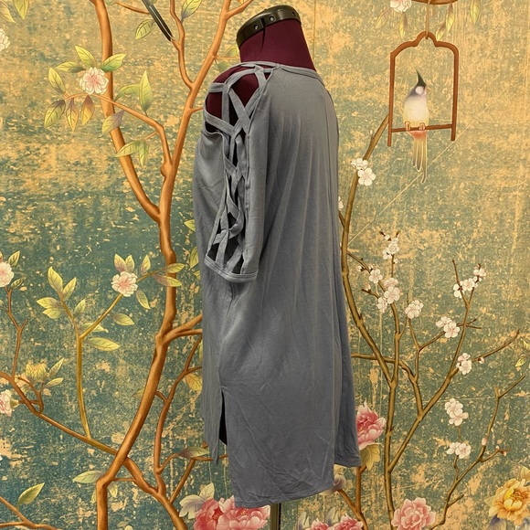 NWOT Zenana Premium Grey Criss Cross Sleeve Top - Picture 3 of 5